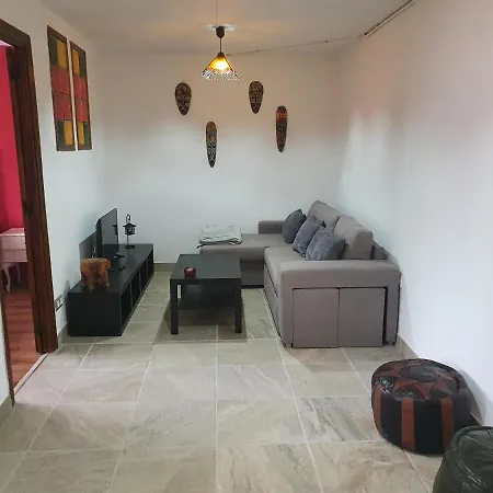 Con Jardín Y Barbacoa *